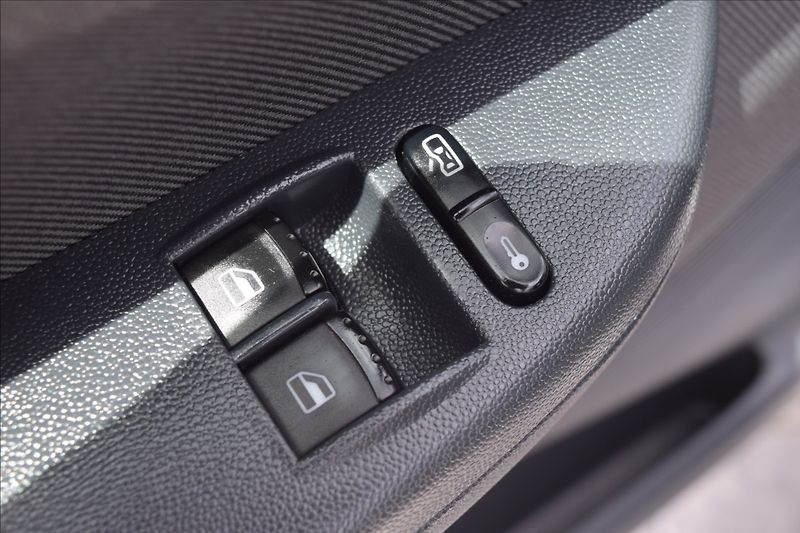 Škoda Fabia 1,4 i 55KW NOVÁ STK AUTOMAT - fotka 32 z 44