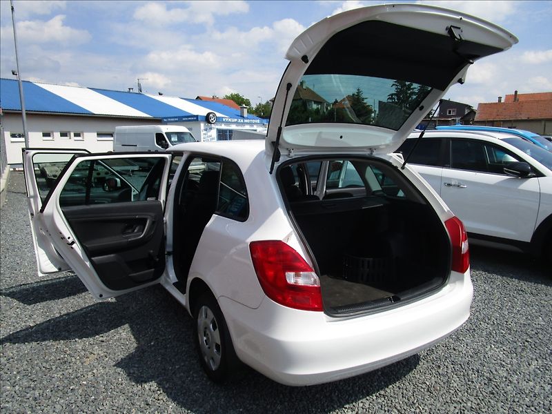 Škoda Fabia Combi 1.2i 12V Ambiente, Klima - fotka 30 z 41