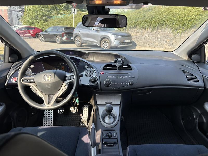Honda Civic 1,8 V-Tec 103kW 1.ČR SERVISKA - fotka 9 z 31