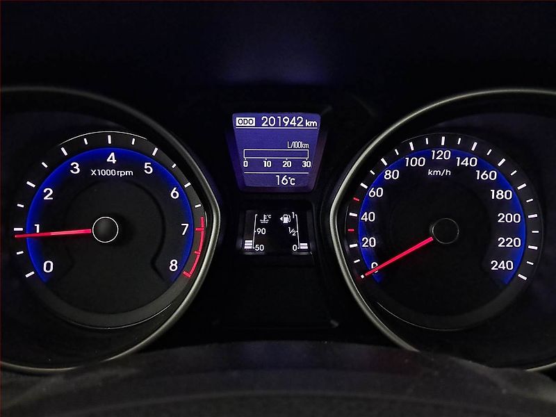 Hyundai i30 (2013) 1.6 MPI, LPG, Vyhř. sedaček - fotka 11 z 16