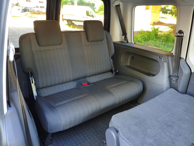 Volkswagen Caddy (2012) 1,2 TSI Trend 7 míst - fotka 16 z 30