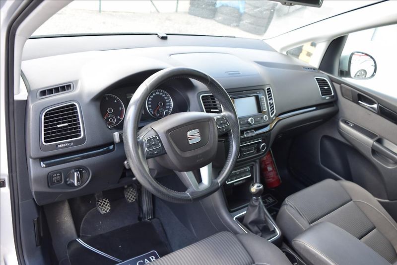 Seat Alhambra 2,0 TDI 100KW 7MÍST TOP VÝBAVA - fotka 16 z 50