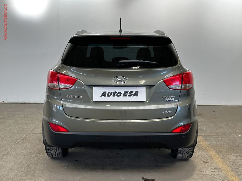 Hyundai ix35 (2011) 2.0CRDi 4x4, ČR, Xenon, AC - fotka 5 z 15