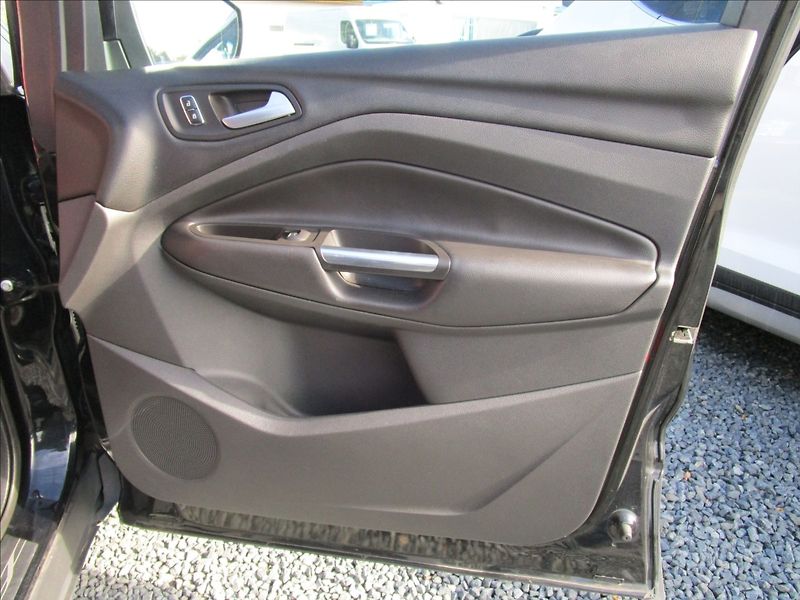 Ford Kuga 1.5 EcoBoost AWD, automat - fotka 22 z 42