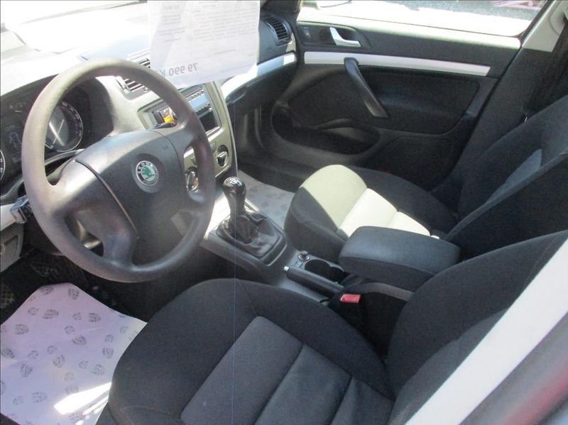 Škoda Octavia 1,9 TDI, klimatizace,serviska, - fotka 17 z 37