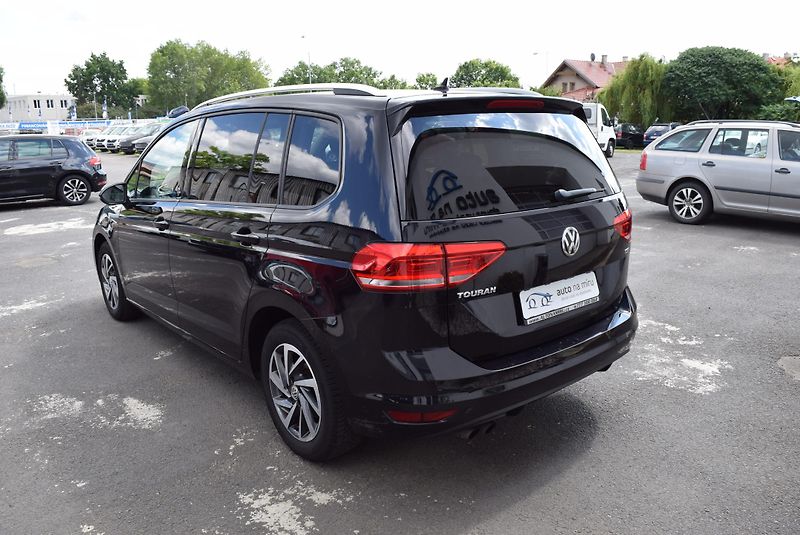 Volkswagen Touran (2017) 1.4TSI 110kw 7MÍST CLBMT NAVI - fotka 11 z 50