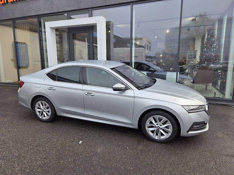Škoda Octavia 2.0 TDI 4x4 110kW DSG STYLE - fotka 4 z 44