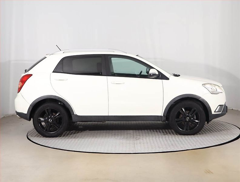 SsangYong Korando (2011) 2.0 e-XDi, 4X4, Navi - fotka 6 z 17