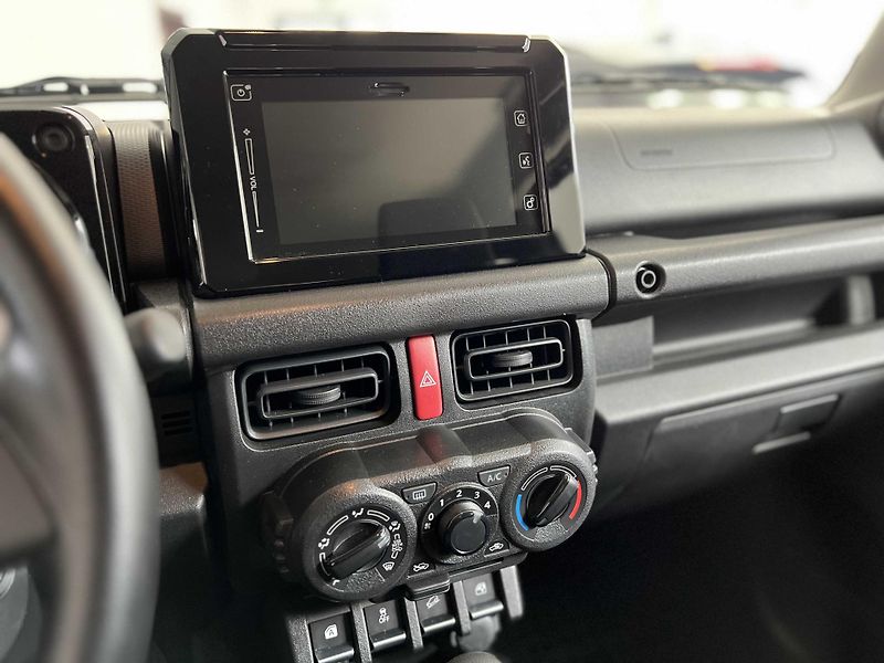 Suzuki Jimny ALLGRIP 1.5VVT AUTOMAT 4-MÍSTA - fotka 14 z 17