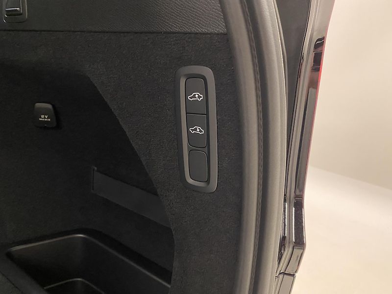 Volvo XC90 (2026) T8 AWD RECHARGE DARK ULTRA - fotka 26 z 76
