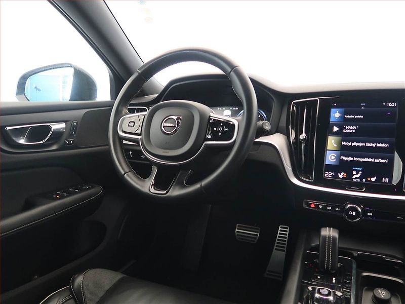 Volvo V60 (2021) R-Design B4 - fotka 7 z 29