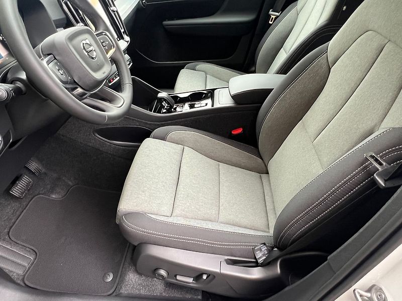 Volvo XC40 B3 PLUS BLACK EDITION ACC,360 - fotka 10 z 24
