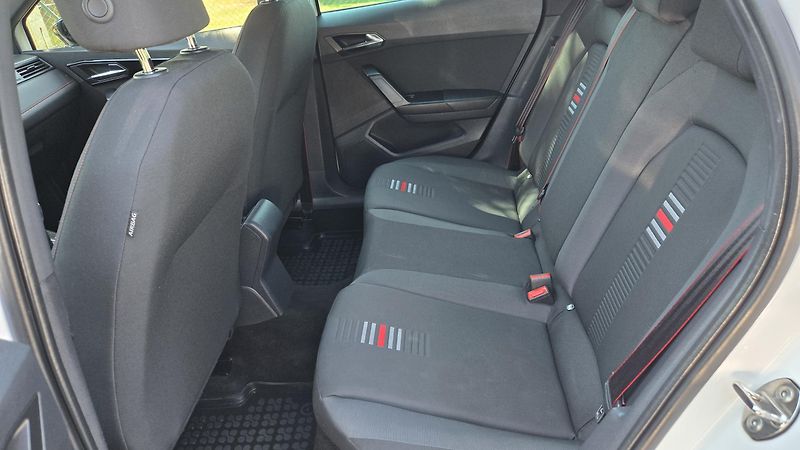 Seat Arona 1.5TSI 16V ACT FR 110KW  1MAJ. - fotka 17 z 47