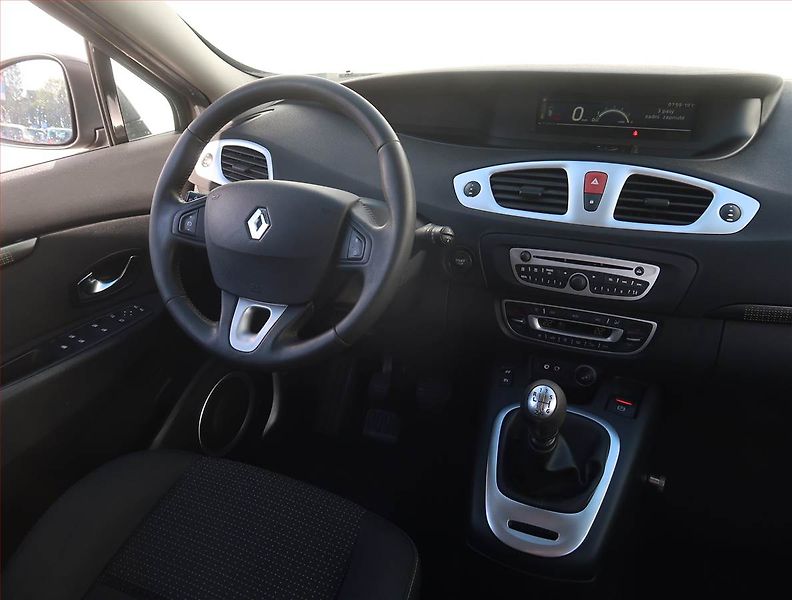 Renault Grand Scénic (2010) 1.9 dCi, ČR,1.maj, po STK - fotka 7 z 18