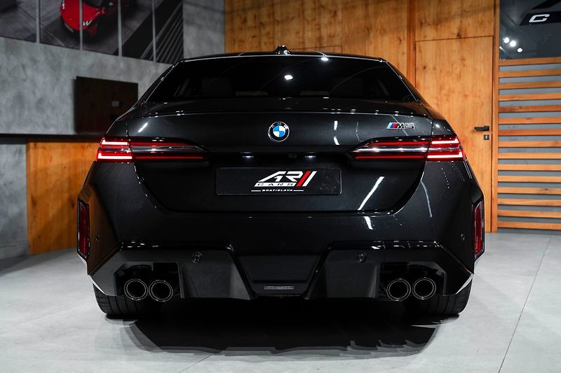 BMW M5 - fotka 22 z 23