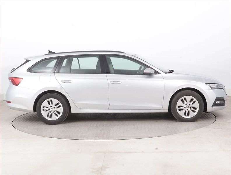 Škoda Octavia (2022) Ambition 2.0 TDI, ČR,1.maj - fotka 6 z 15