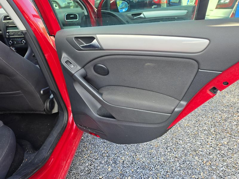 Volkswagen Golf 1.2 TSI  - fotka 19 z 26
