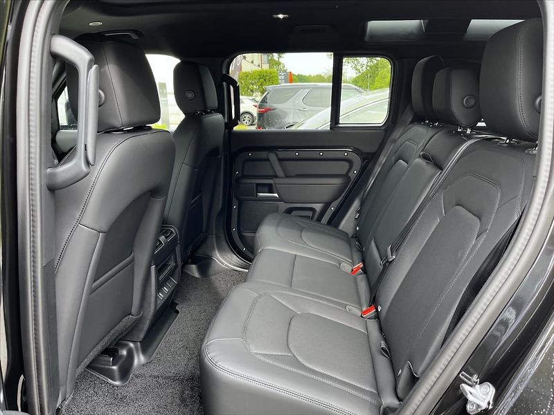 Land Rover Defender (2026) 3,0 110 X-Dynamic SE D250 AWD - fotka 16 z 18