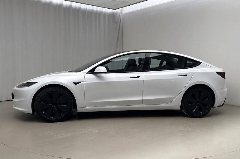 Tesla Model 3 Long Range AWD Highland Tažné - fotka 3 z 20