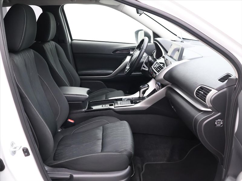 Mitsubishi Eclipse Cross 1.5 T-MIVEC 120kW Intense CVT - fotka 12 z 39