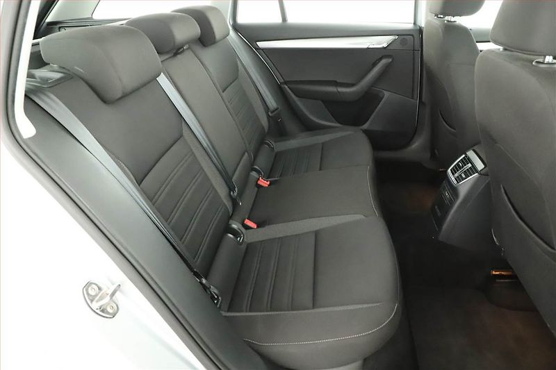 Škoda Octavia (2020) 2.0 TDI, Automat, Navi - fotka 7 z 15