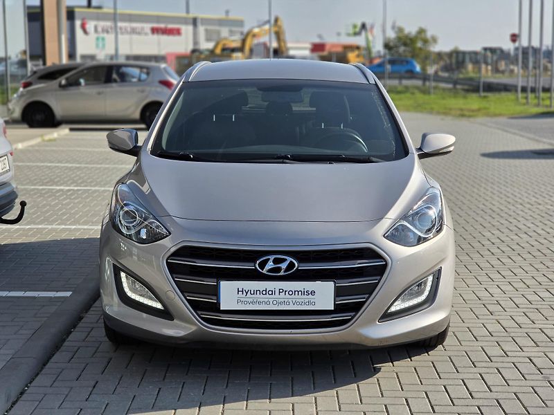 Hyundai i30 (2016) 1,6 GDI 99kW WG - fotka 8 z 17