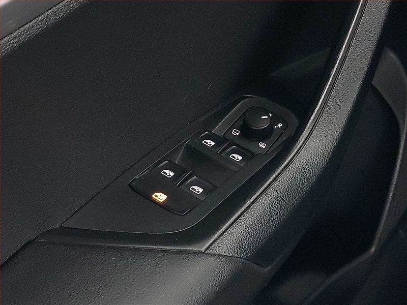 Škoda Karoq (2019) 1.6 TDI, Serv.kniha - fotka 19 z 19