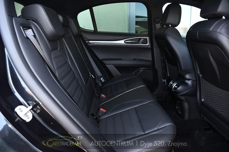 Alfa Romeo Stelvio 2,2 D 16V 210k Veloce AT8-Q4 - fotka 18 z 55