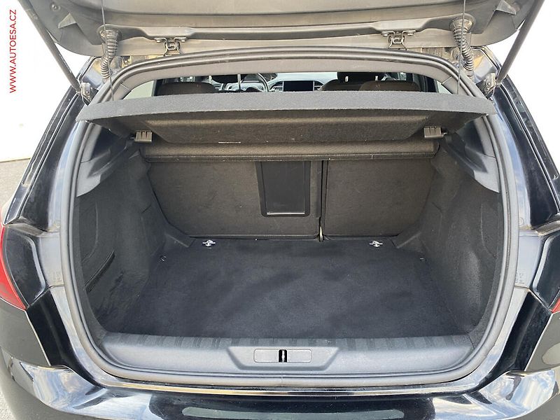 Peugeot 308 (2020) 1.2PT, ČR, GT Line, AT, LED - fotka 7 z 19