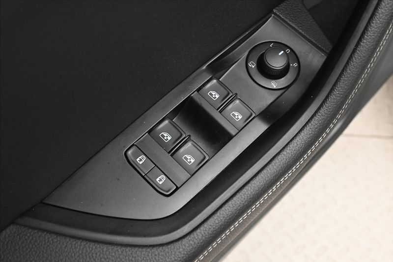 Škoda Superb 2,0 TDI 110 kW DSG Style Záruk - fotka 25 z 30
