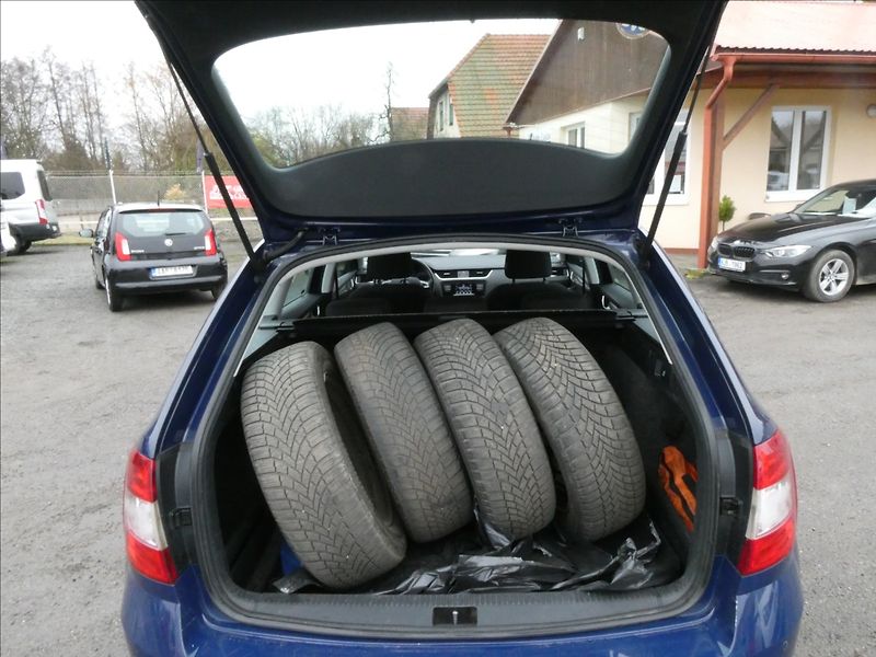 Škoda Octavia 2,0 TDi SCOUT,4x4,2x kola,DPH - fotka 15 z 37
