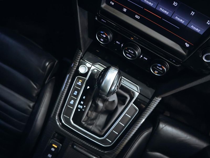 Volkswagen Passat 2.0TDI Highline 4M 176kW - fotka 13 z 29