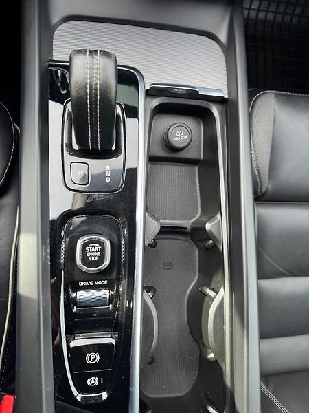 Volvo XC60 (2020) XC60 B4 Drive-E mHEV aut. Mome - fotka 10 z 27