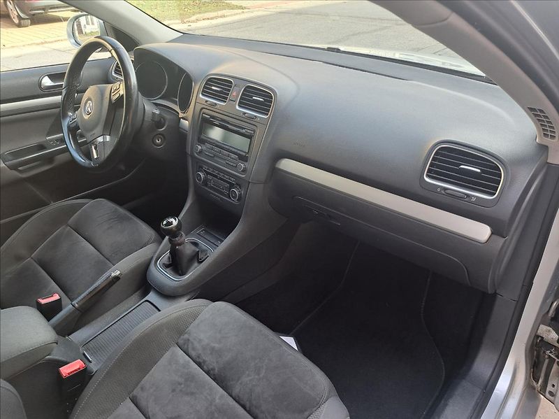 Volkswagen Golf 1,6 TDI Variant - fotka 20 z 43