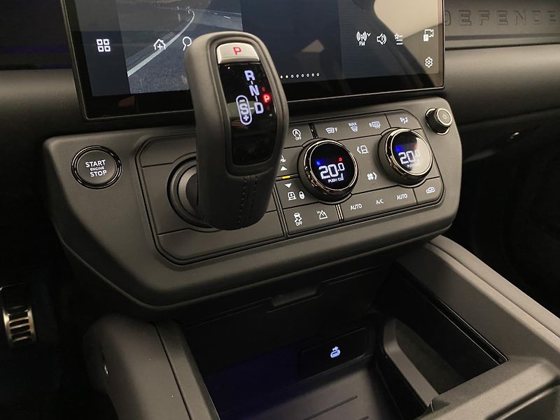 Land Rover Defender (2026) P635 OCTA BLACK AWD - fotka 33 z 74
