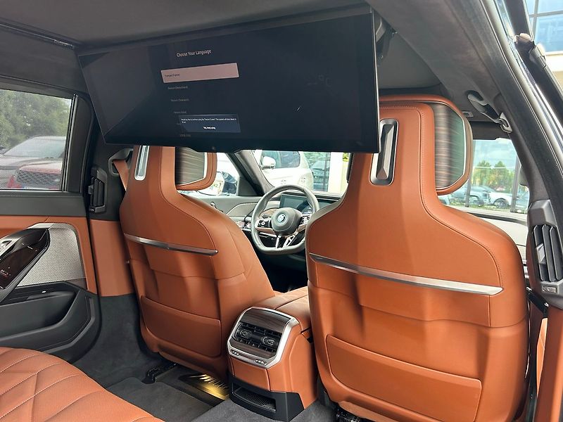BMW Ostatní i7 xDrive 60 TV TOP 2025 - fotka 38 z 44