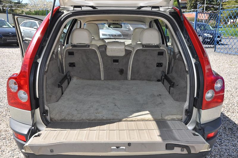 Volvo XC90 4.4i V8 232kW 4x4 A/T - fotka 8 z 19
