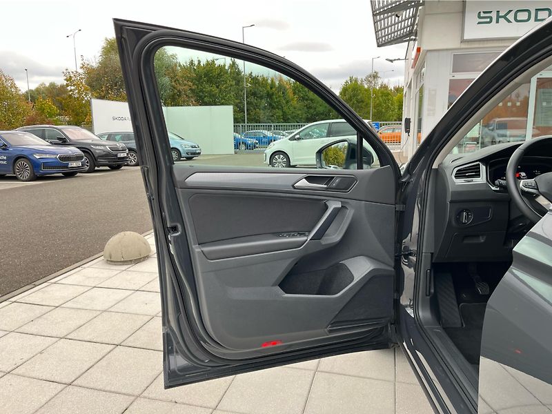 Volkswagen Tiguan 2,0 TDI 110 kW Business Premiu - fotka 23 z 28