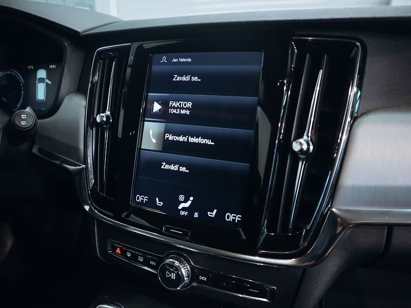 Volvo V90 2.0 T8 AWD Momentum - EL SPZ - fotka 9 z 24