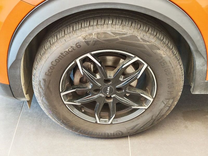 Peugeot 2008 1.2 Benzin - fotka 7 z 35