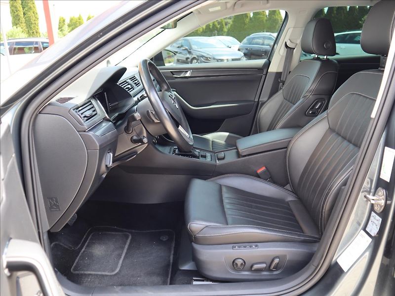 Škoda Superb 2,0 TDI DSG ACC DCC Kamera LED - fotka 7 z 58