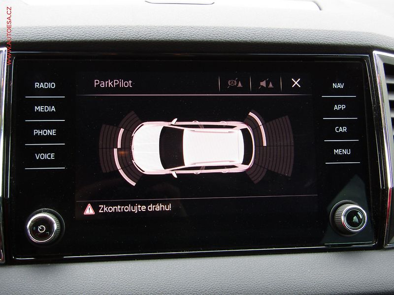 Škoda Karoq (2019) 1.6 TDi, 2.maj,ČR, Style - fotka 19 z 21