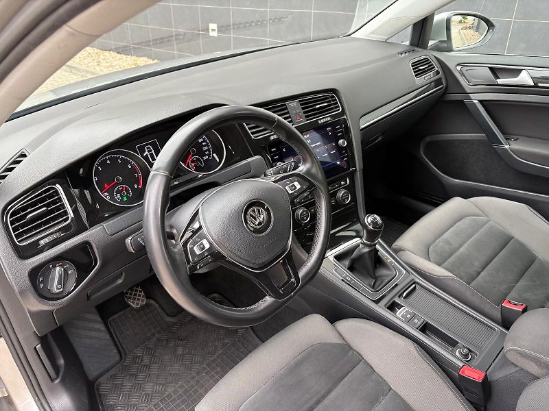 Volkswagen Golf Variant 1.4TGI 81 kW Highline ČR,1.MAJ - fotka 19 z 50