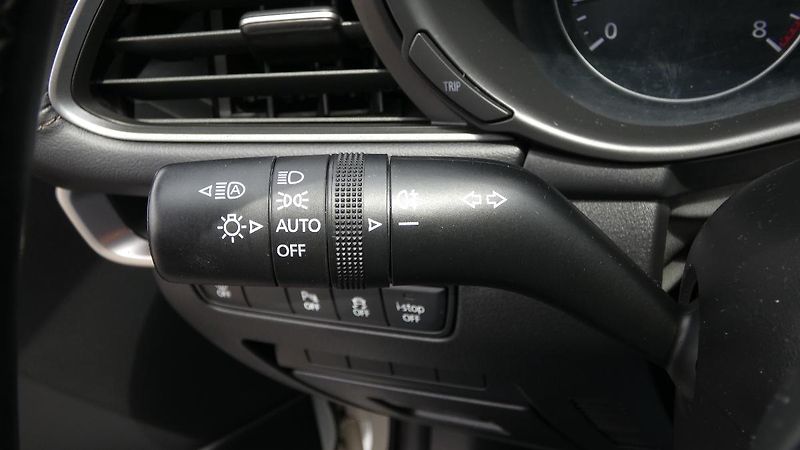 Mazda 3 2.0 Skyactive-G120 - fotka 10 z 22