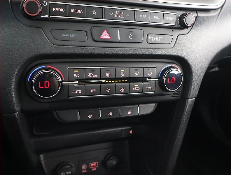 Kia Ceed (2019) 1.4 T-GDI, Serv.kniha, Xenony - fotka 19 z 22