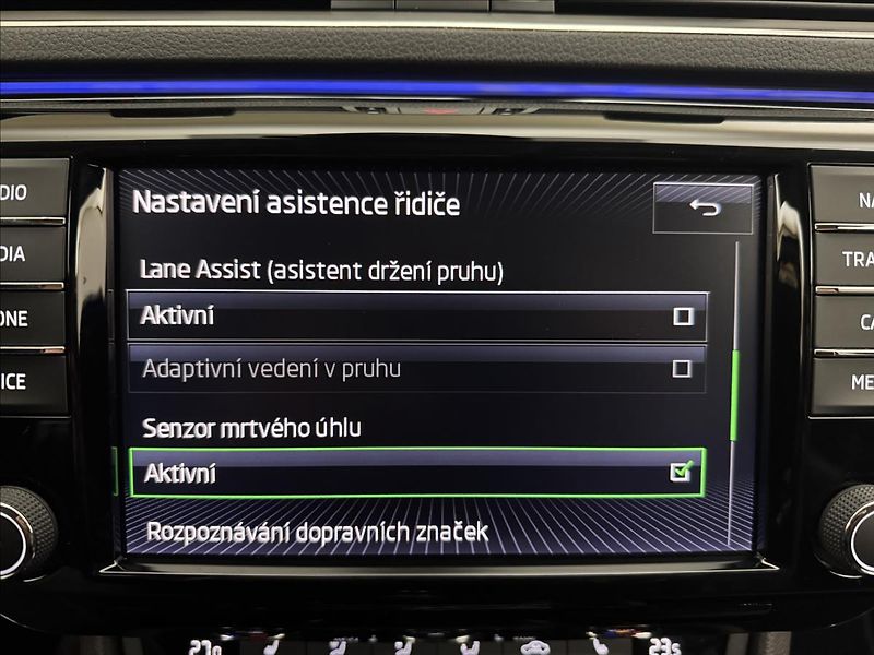 Škoda Superb 2,0 TDi 110kW L&K DPH ACC DCC - fotka 21 z 56