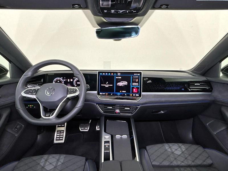 Volkswagen Passat R-Line People DSG - fotka 5 z 31