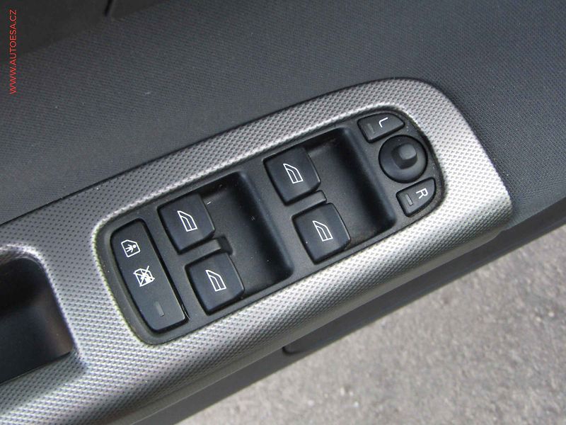 Volvo V50 (2006) 1.6D, Xenon, klima - fotka 11 z 16