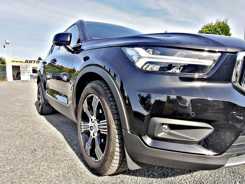 Volvo XC40 (2019) 2.0 T4 AWD INSCRIPTION ČR - fotka 35 z 39