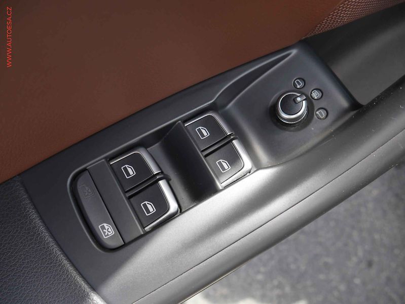 Audi Q3 (2011) 2.0 TDi quattro, AT, bixen - fotka 15 z 21